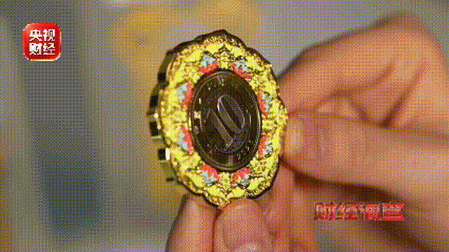 央视曝光纪念币骗局：99元“稀缺珍品”，实为10元纪念币加个壳